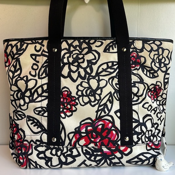 Coach Poppy Tote - Picture 10 of 17